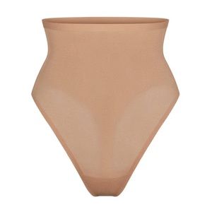 SKIMS Seamless Sculpt High Waisted Thong MEDIUM